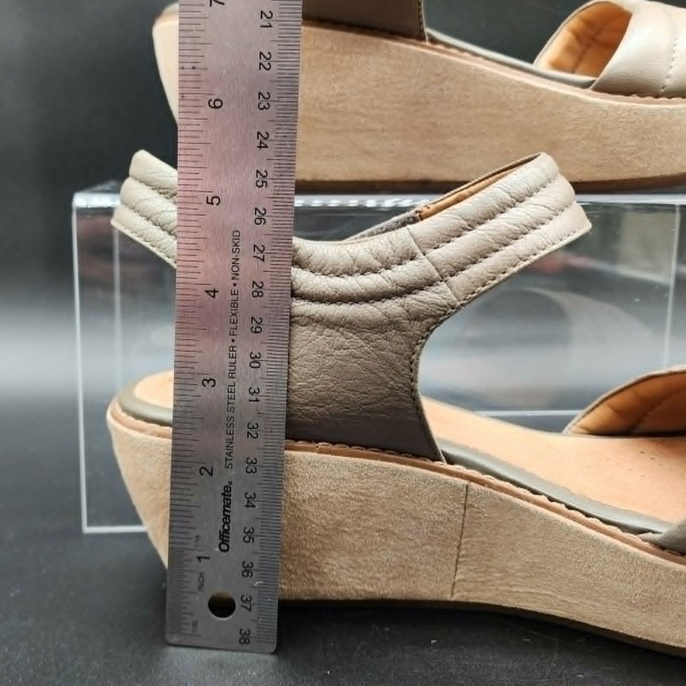 Clarks Taupe Leather Wedge Sandals Womens 11 Comfort Cushion Soft Casual Summer - Picture 4 of 9